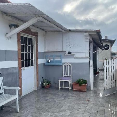 Airport Apartment Happyhouse Фиумичино Екстериор снимка
