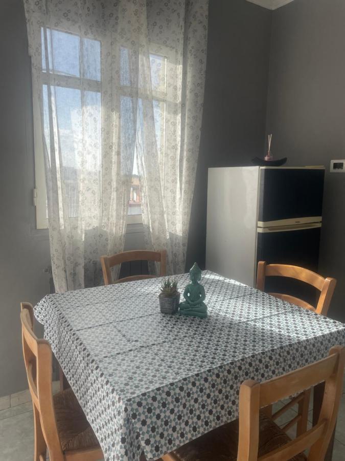 Airport Apartment Happyhouse Фиумичино Екстериор снимка
