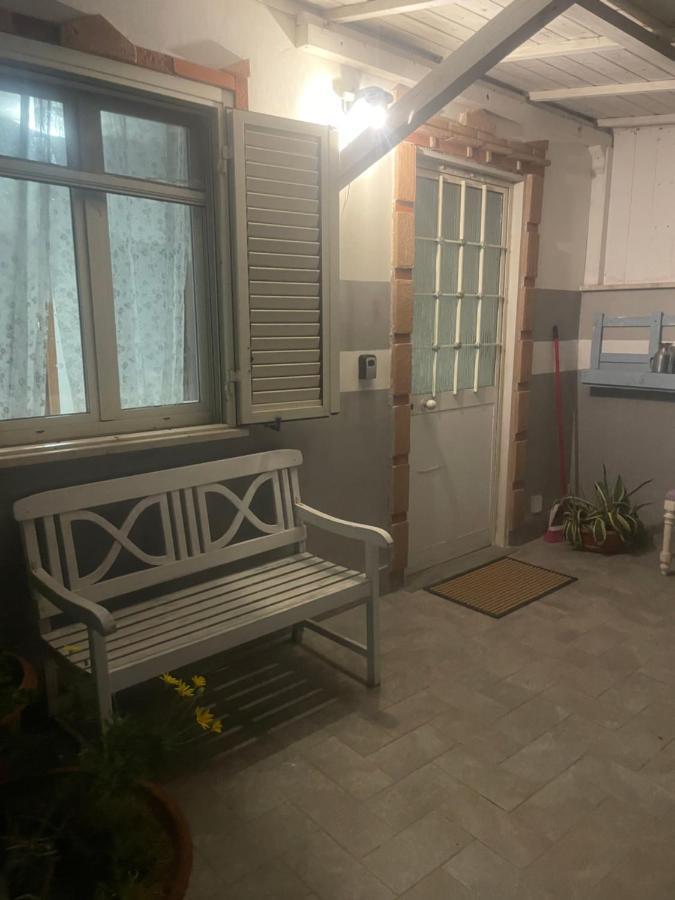 Airport Apartment Happyhouse Фиумичино Екстериор снимка