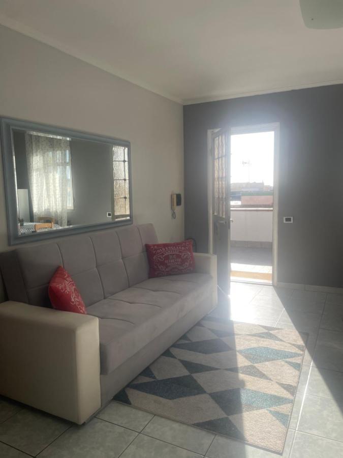 Airport Apartment Happyhouse Фиумичино Екстериор снимка